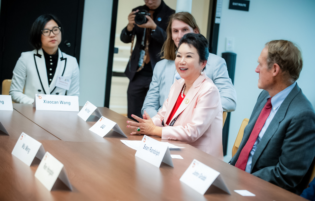 威客电竞集团董事局李俐加入贸促会活动